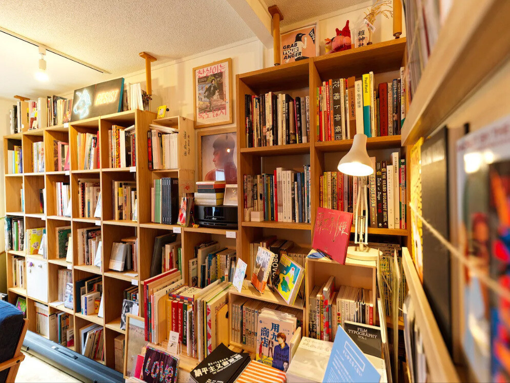 大久保3本ひとり歩き3本 loneliness books 〈Reading Room〉