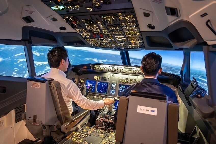 フライトシミュレーター チューリッヒ：ボーイング B777 フライト シミュレータ 2025