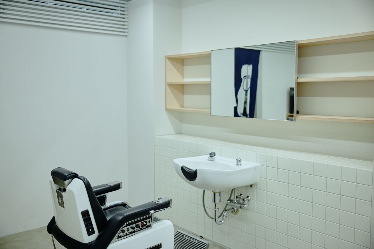 BARBER SAKOTA 透明のみ 2周年を迎えたカルチャーの息づく床屋・BARBER