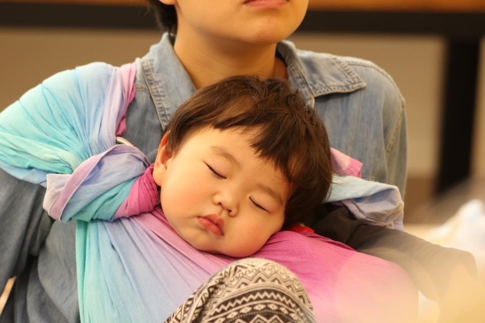 辻直美 アルマスリング まぁるい抱っこ 子育つ支援 赤ちゃんも
