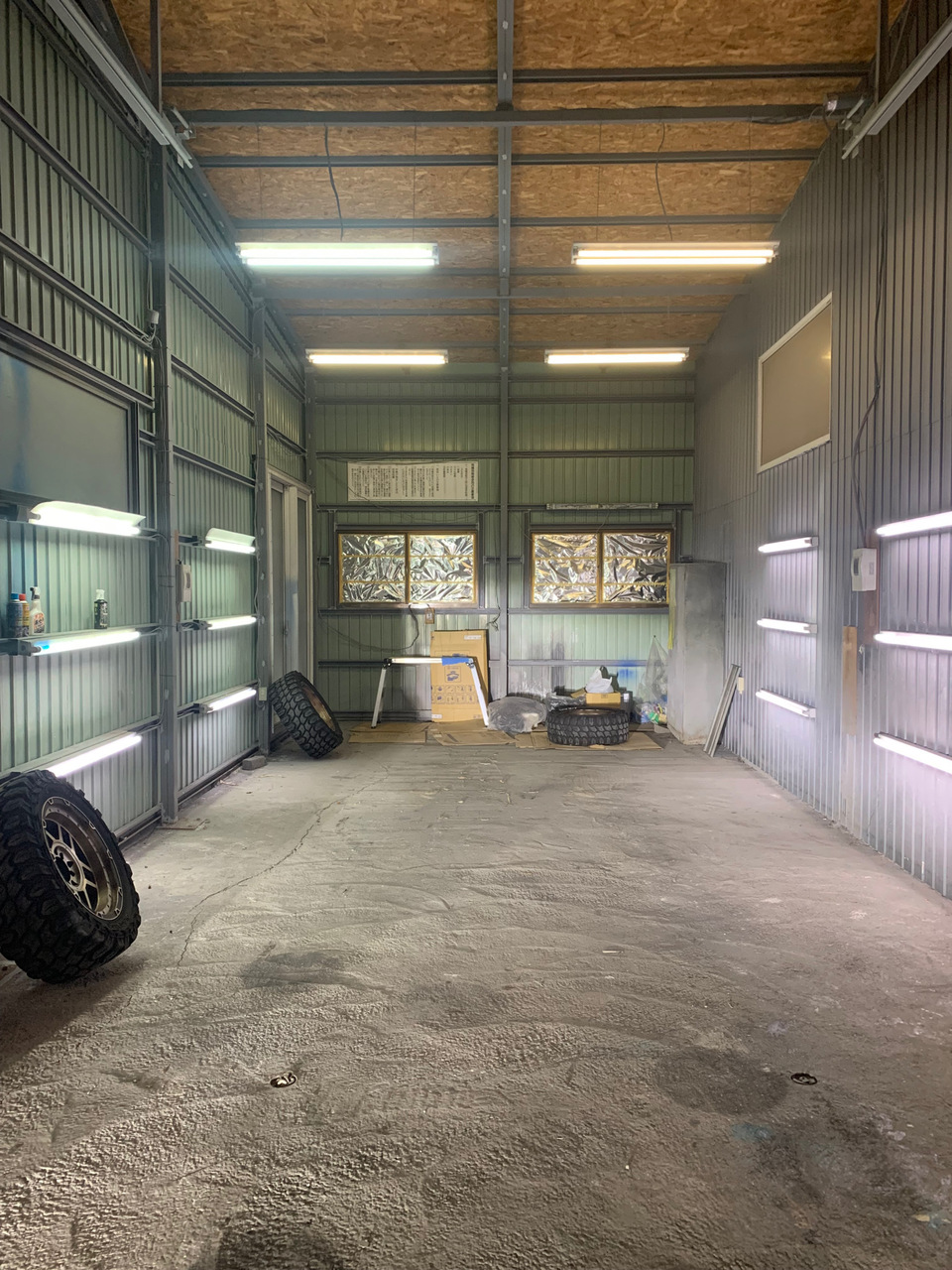 苫小牧 OHANA garage. 室内型洗車場