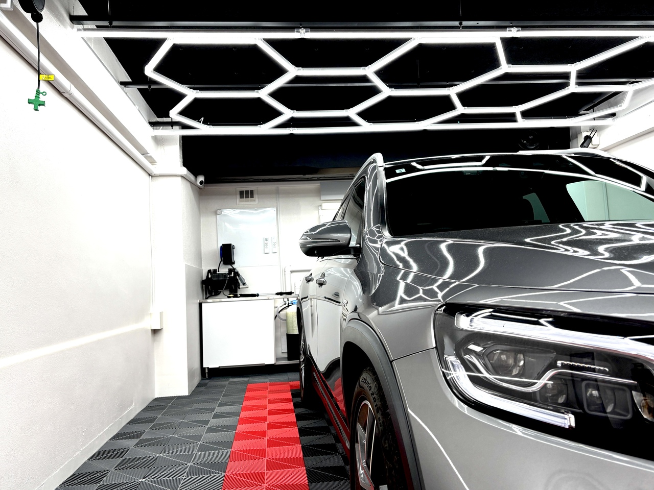 洗車！完全個室型、予約制セルフ洗車場純水手洗い洗車兵庫、東灘店