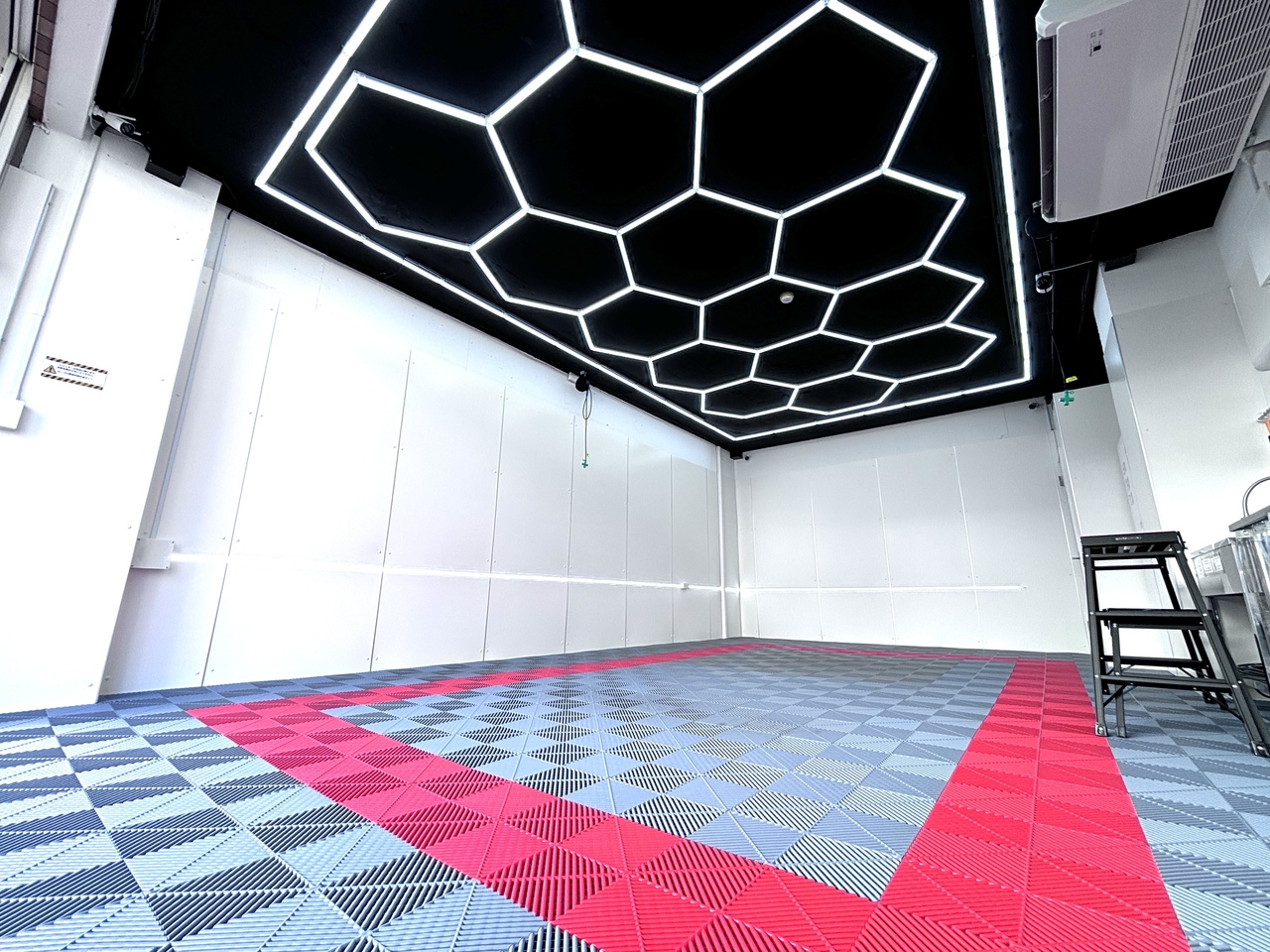 洗車！完全個室型、予約制セルフ洗車場純水手洗い洗車兵庫、須磨・長田店