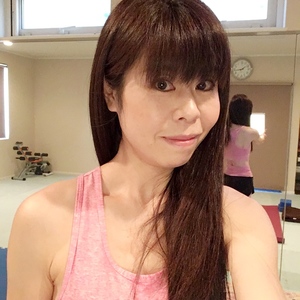 ヨガインストラクター若葉 りな