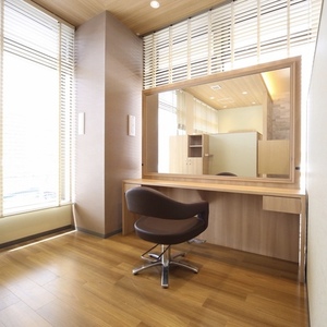 ■ 個室型美容室の面貸しサービス（ 美容師様向け ）ディアローグ戸塚east店