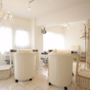 Nail salon iS (ネイルサロン イズ) 恵比寿店＊平日22時まで営業