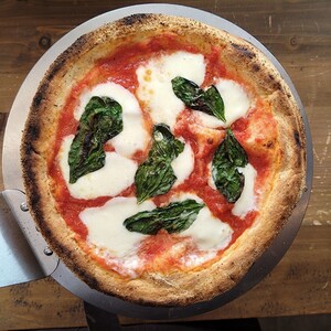 PIZZA STORE　イートイン