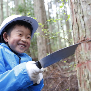 「6歳になったら机を作ろう！」木こり体験＆机づくり