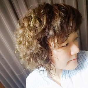 青の占師ナオミ