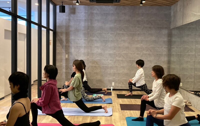 ヨガスタジオアジュナ☆ご紹介割引きお月謝☆7,700円