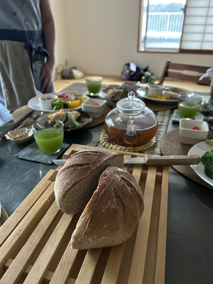 味噌ハニーカンパーニュ& モロッコ風味噌ランチ ～鶴巻温泉足湯とともに楽しむ発光時間
