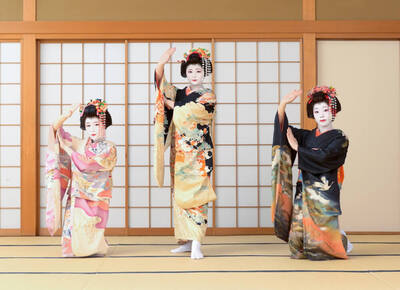 ‘Ozashiki-Asobi' experience with Geisha in Mukojima Kagai