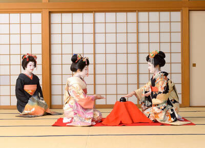 ‘Ozashiki-Asobi' experience with Geisha in Mukojima Kagai