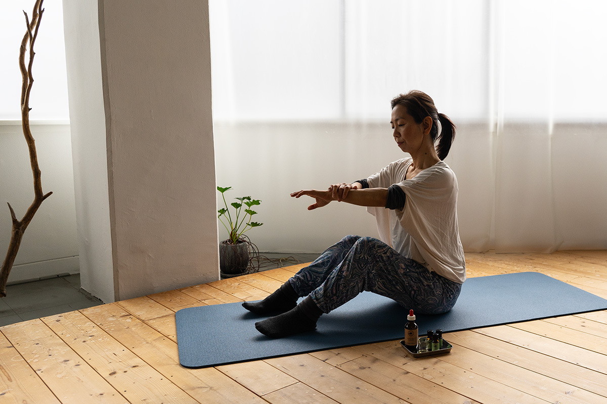 ☆〜☆☆ リラックス＆スローダウン！セルフマッサージアロマヨガクラス（YOSHIE・第2・4土曜日10:30~約90分）