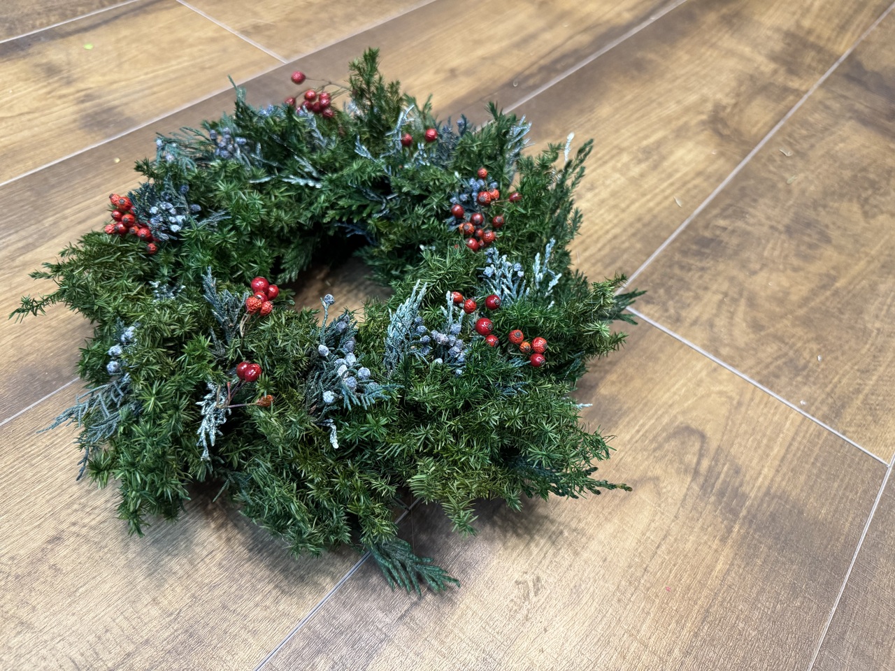 冬中飾れるシンプルリース