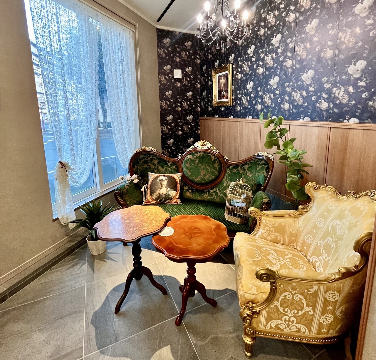 緑のソファ席（Green Sofa Seat）