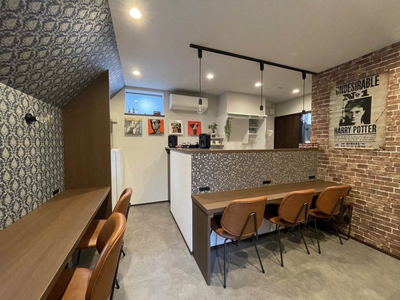 カフェスペース 1時間¥700~(延長料金:追加1時間ごとに¥500)