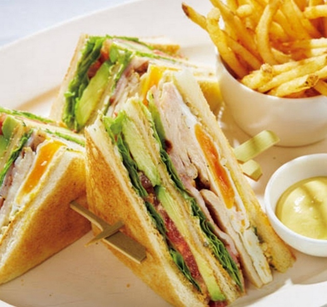 大人クラスサンドイッチとスイーツ軽食