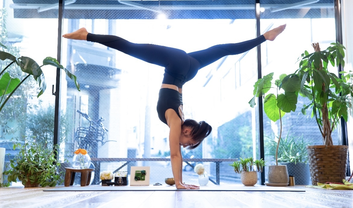 【TODAYYOGA -Refined-】 (80分) 講師：Sagara