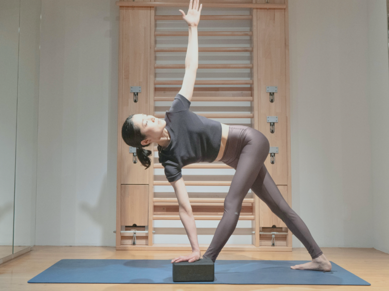【Pero】エアリアルヨガ Aerial Yoga マニュアル ガイド 本 Aerial Yoga for Anyone – Firetoys US