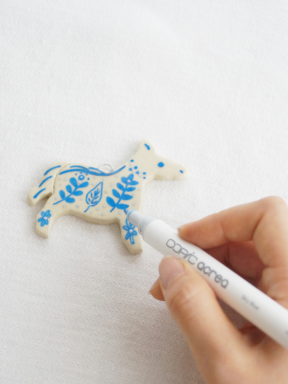 【K.Itoya3階】Canako Inoue「どうぶつ陶器のブローチ、オーナメントに顔や模様を描こう！」