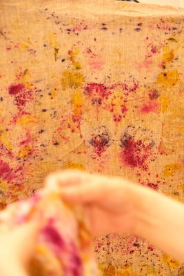 バンドルダイで毛糸を染める - 草木染めワークショップ