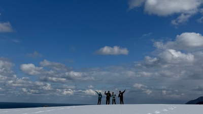 【鳥取砂丘で新感覚アクティビティー】ガイドと一緒にスノーシューで砂n歩（おさんぽ）