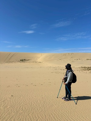 【鳥取砂丘で新感覚アクティビティー】ガイドと一緒にスノーシューで砂n歩（おさんぽ）