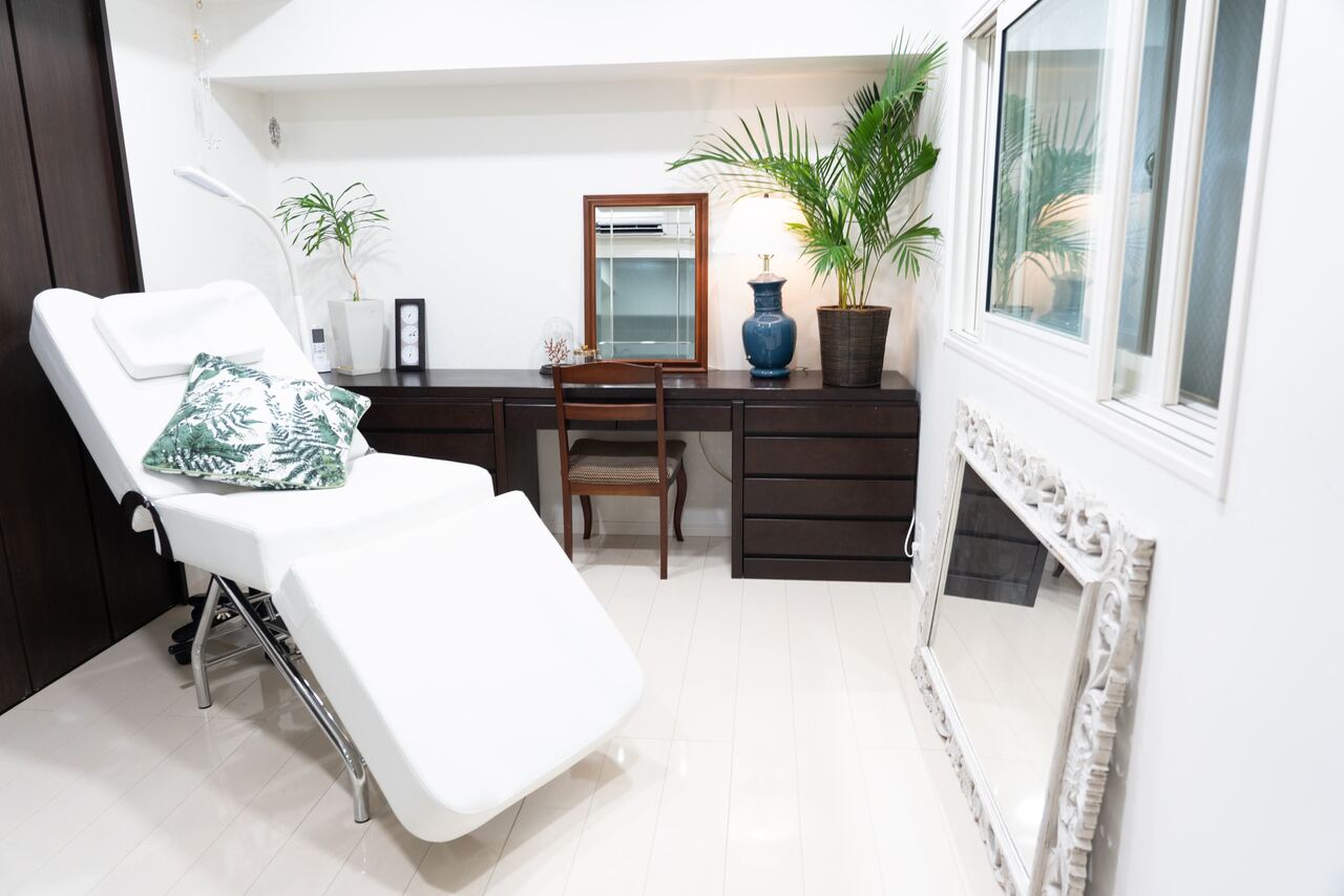 目黒【SALON 502】 まつ毛・眉 ／ 完全予約制・個室サロン