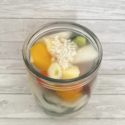 上級麹士と作る「塩麹と甘麹の水キムチ＆4種の甘麹」講師手作りの米麹のお土産付き