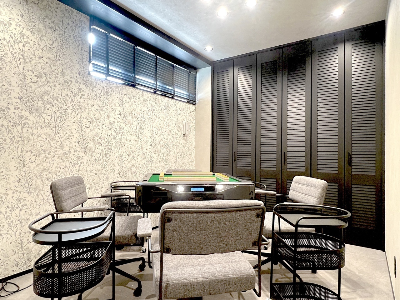 雀卓1台 (4名様分)