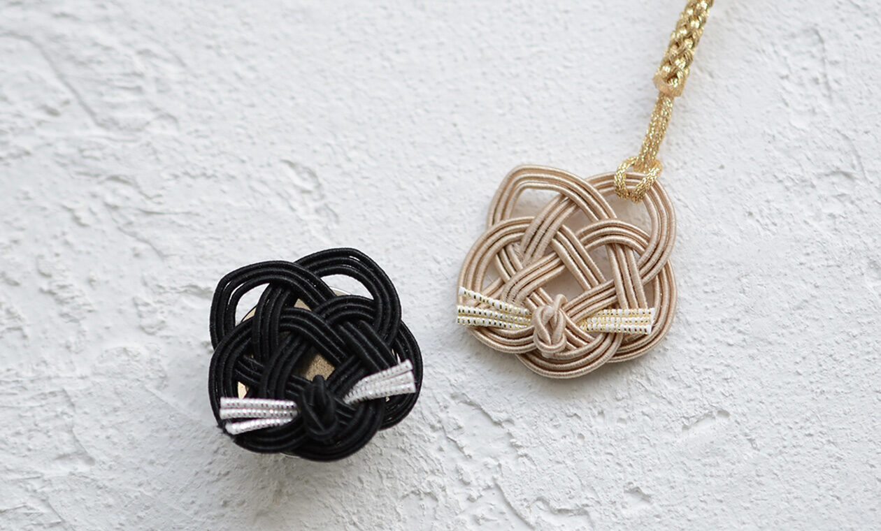 水引アクセサリー(猫の日に結ぶ、水引のねこブローチ・帯留め)