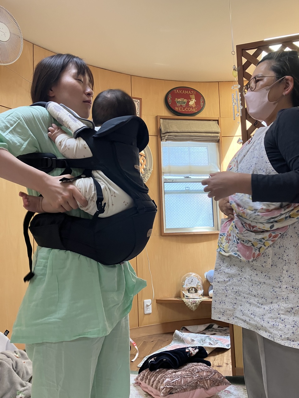 抱っこ紐の楽チン付け方と赤ちゃんとの手遊び