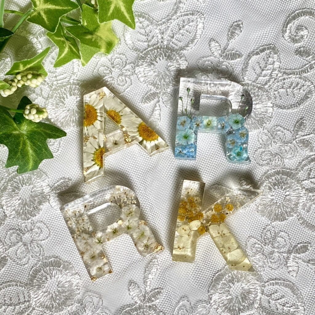 【KeittoOppi】選べるレジン!かわいいお花でアルファベットorシャカシャカレジン