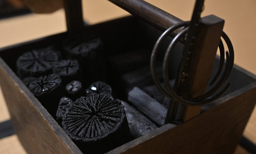 茶道のいろは(はじめての茶会・茶事準備講座～炭の扱いから始めよう～)土田先生