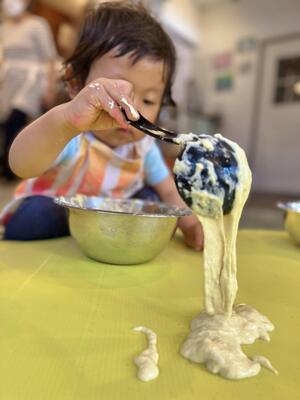 Angel★5/22・26 とろとろ不思議！大きなホットケーキをつくろう！ (1歳半～3歳ごろまで）