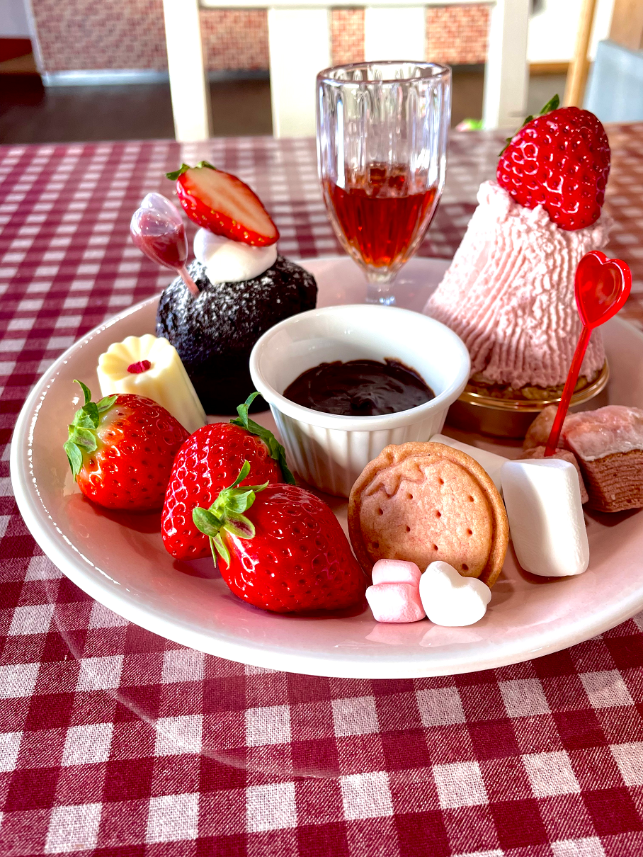 2/2~3/1まで【いちごのスイーツプレート】　農園朝採れの完熟いちごを使用 