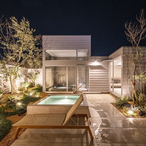 13.モノクロームノーブル 白磁(hakuji) 天然温泉＆サウナ付 3名 120分