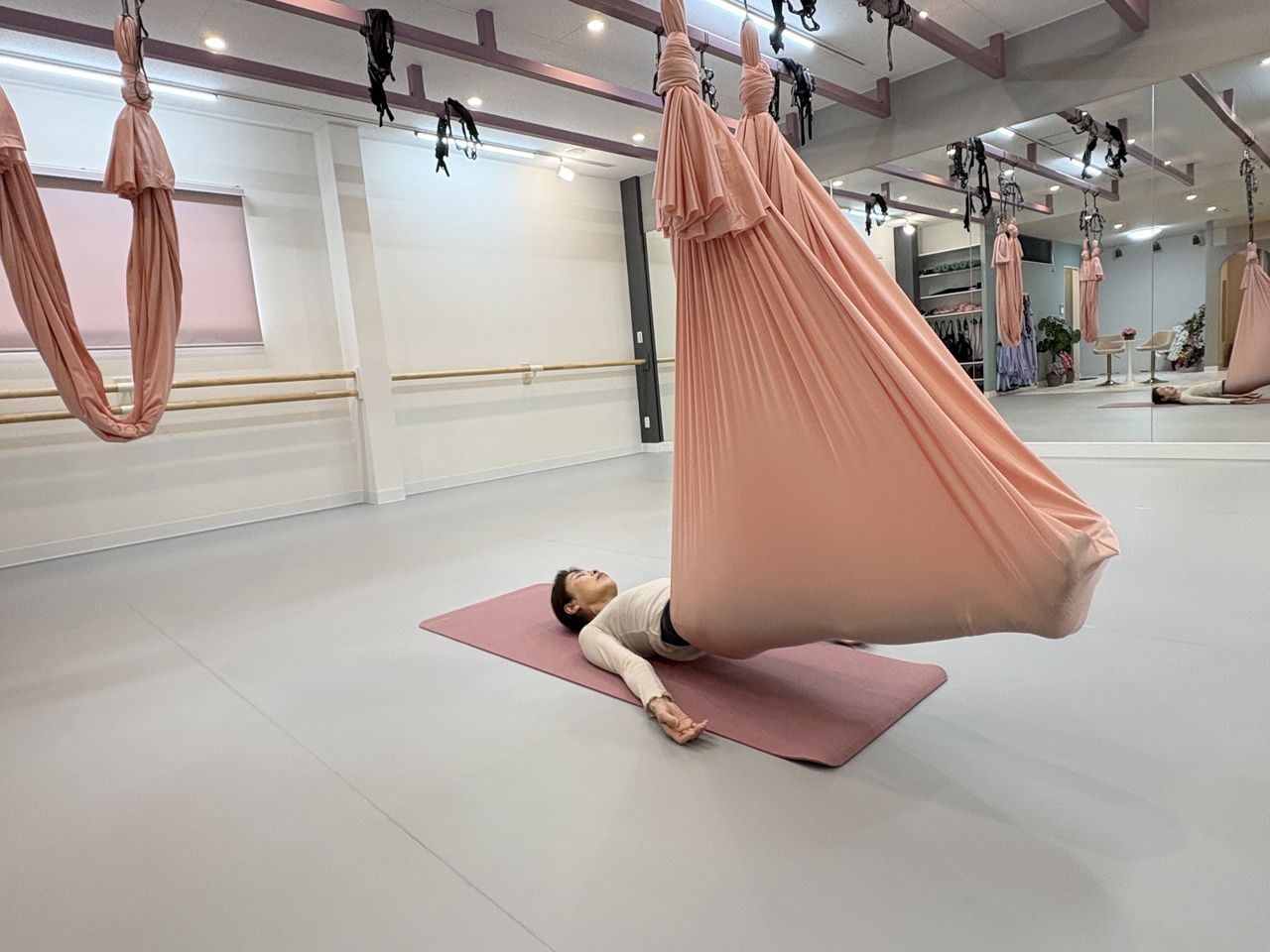 エアリアルヨガ(低空)  (70分)