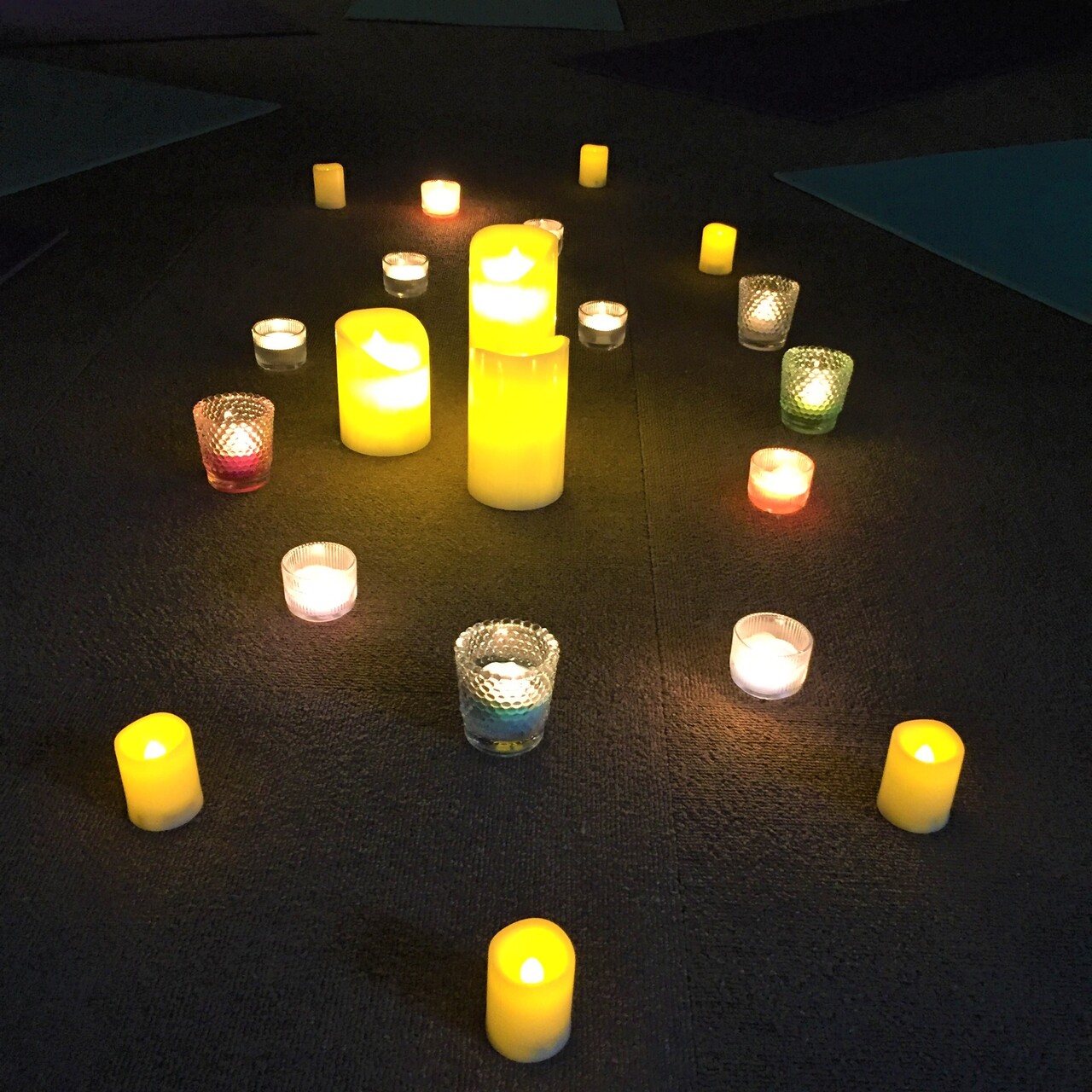 アロマキャンドルヨガ ～マインドフルな癒しのひととき～　⭐　Mami