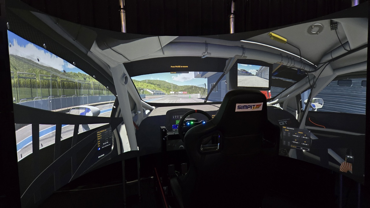 GTドライビングシミュレーター