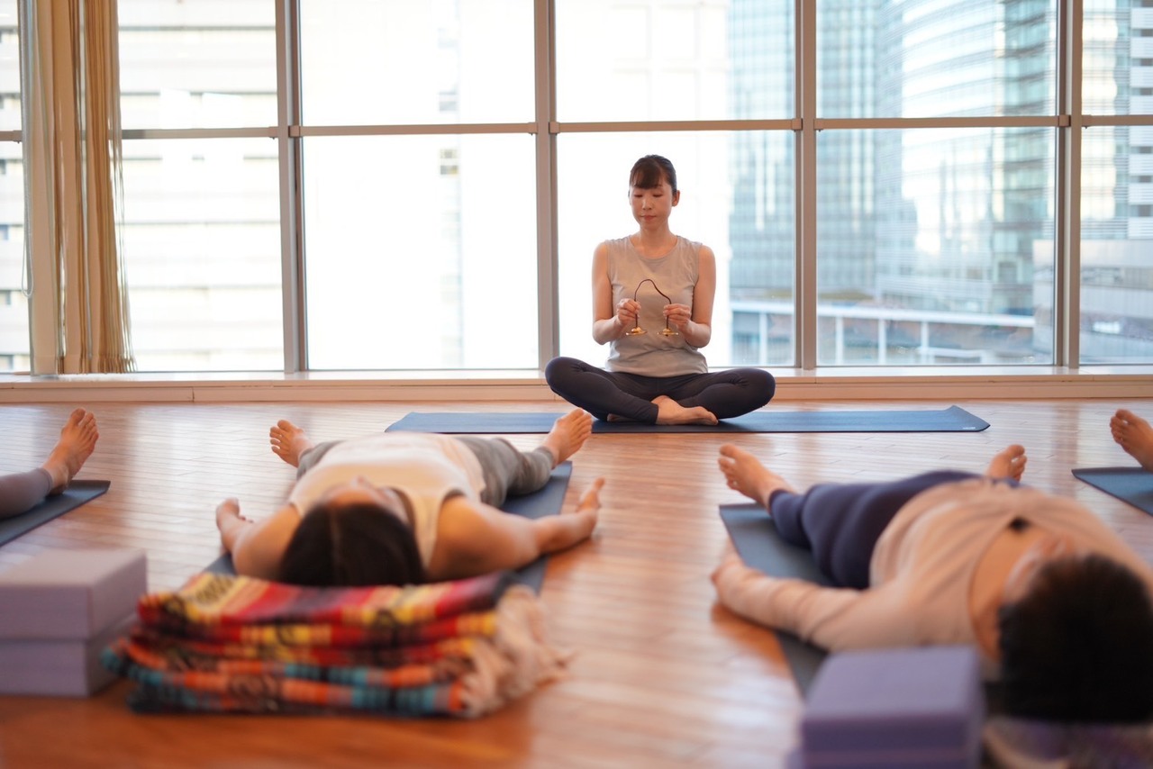 ヨガ二ドラ〈眠りのヨガ〉