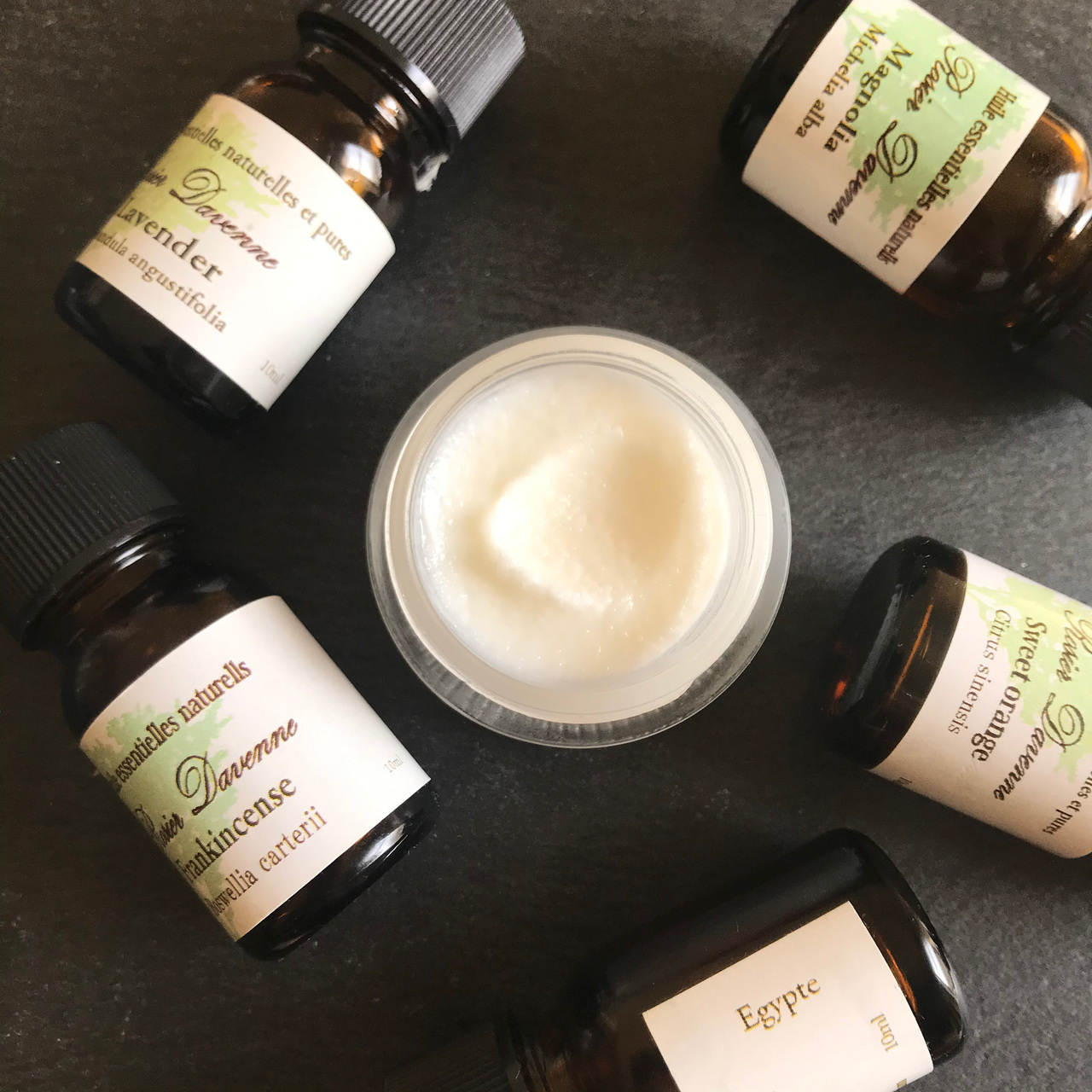 《錢屋塾》香りのプロから学ぶアロマクラフト講座『ローズ＆ネロリの香り～自分に贈る、香りのマルチクリームづくり～』