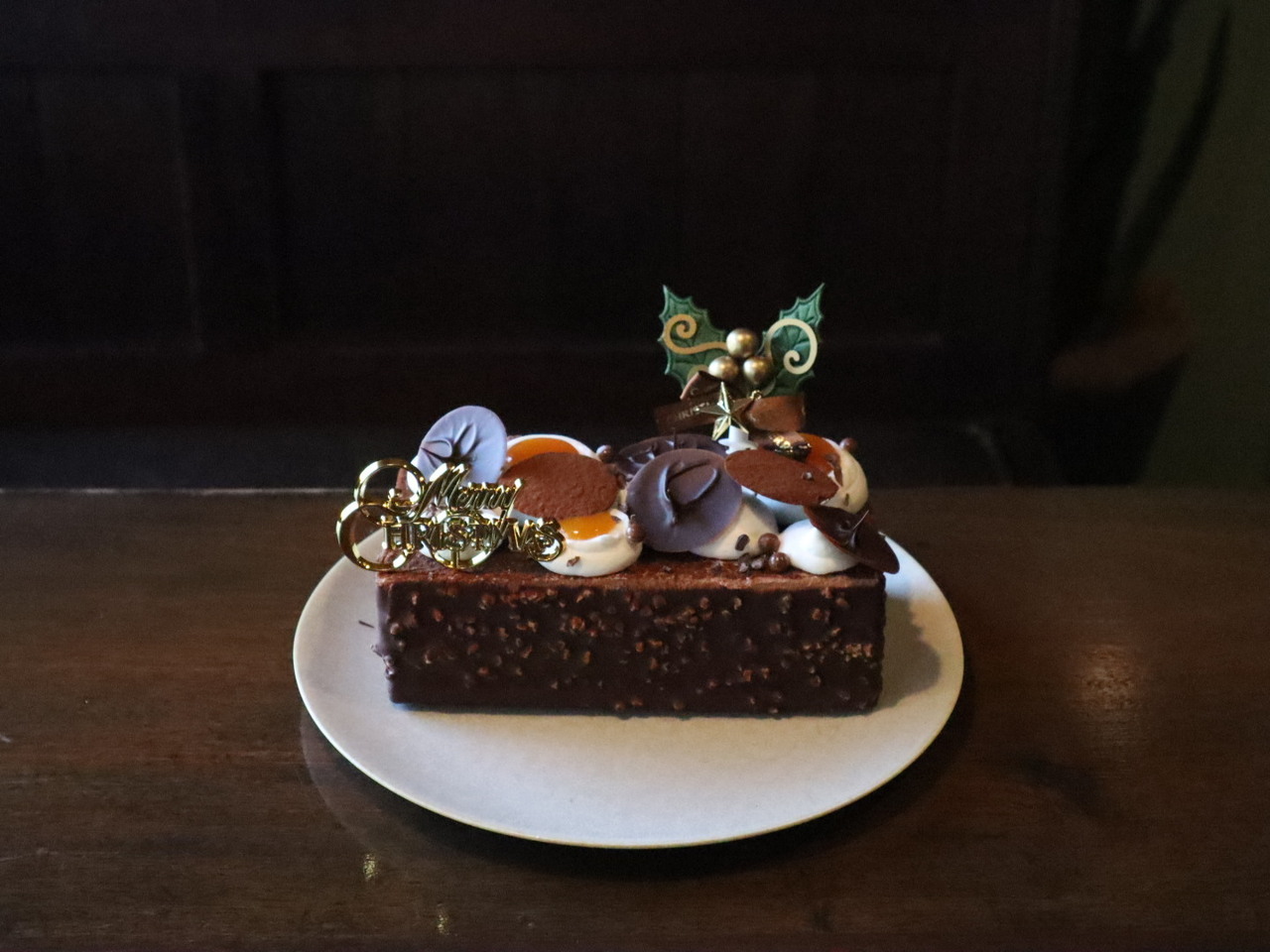 2025クリスマスケーキ《ブッシュ・ド・ショコラ・コロンビア》