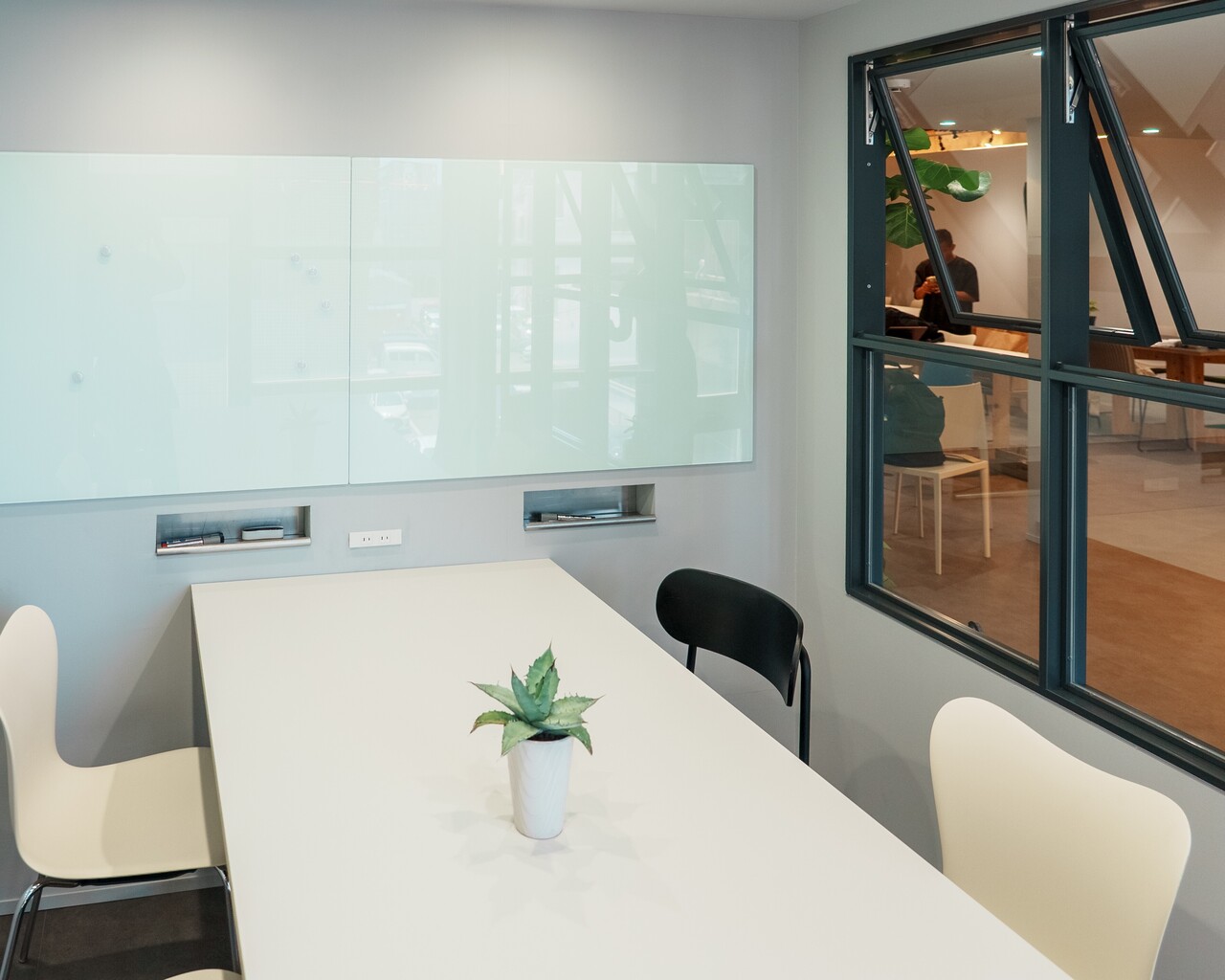 【月額会員限定】3Fミーティングルーム（21:00～）