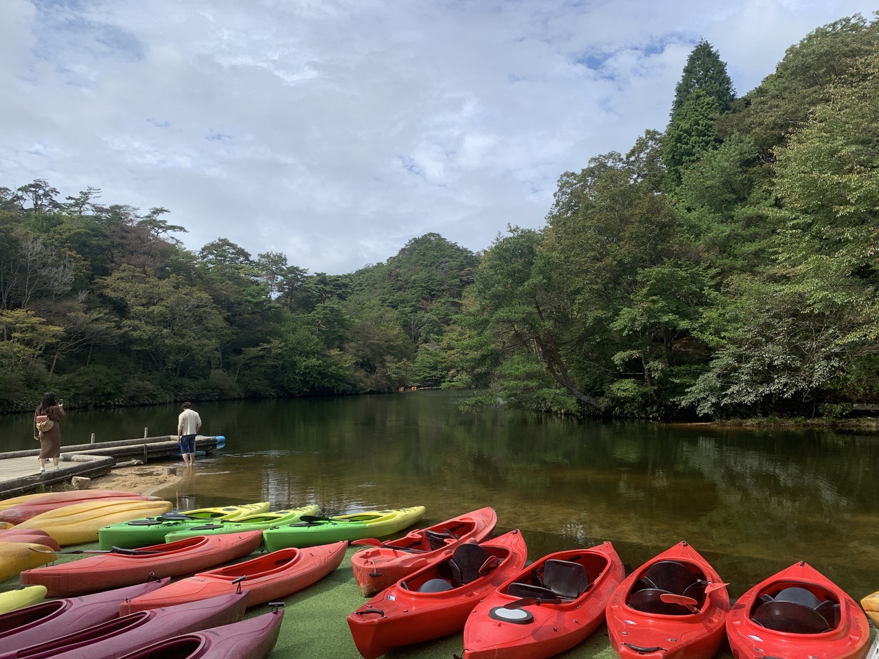 姿勢を意識して歩く、山上ハイキング