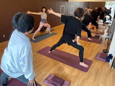 【代行レッスン】【 春・のびのび解放ヨガ 】　🔥🔥 　    kinko