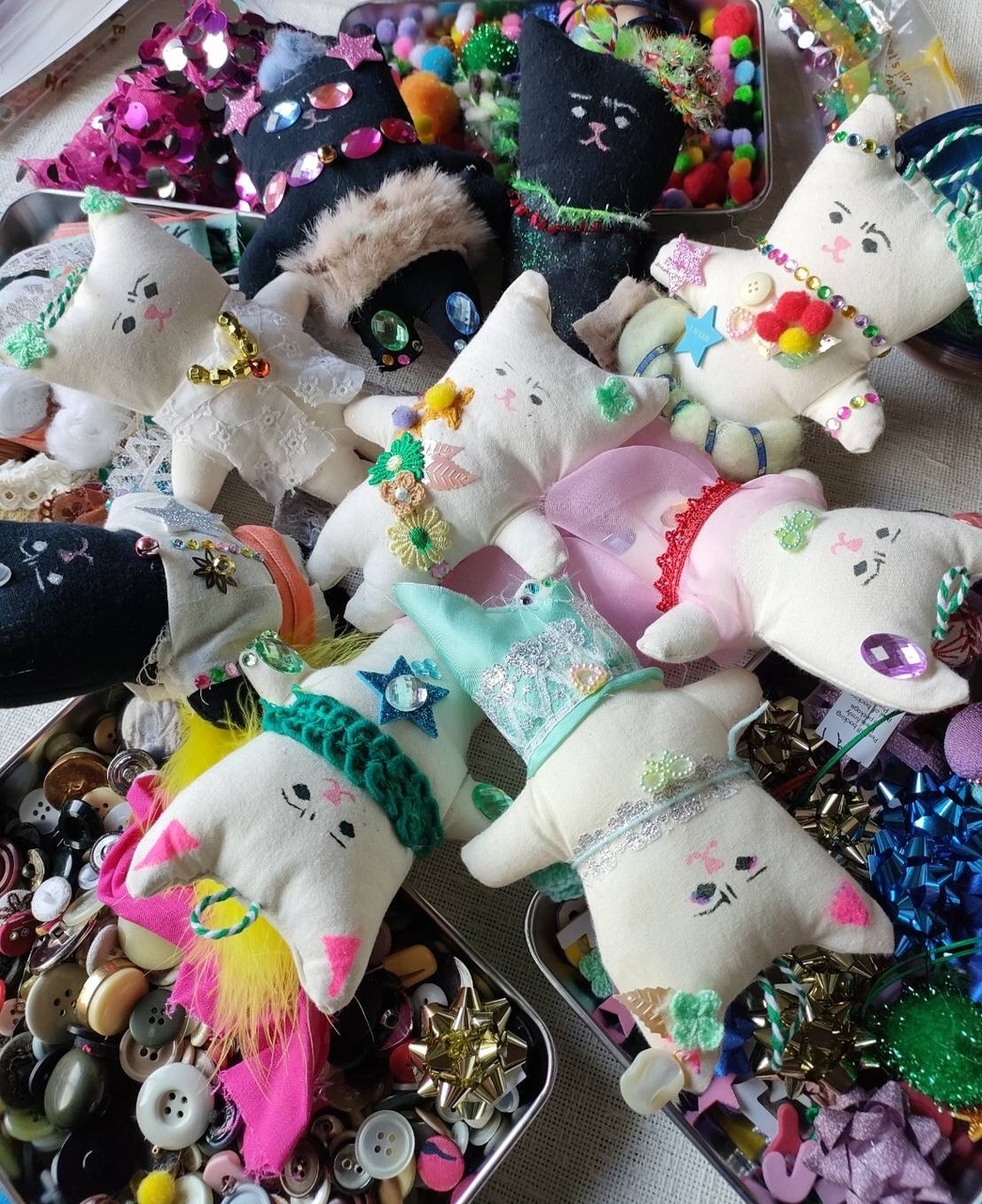 縫い絵の時間へようこそ～B.ネコ型バッグチャーム～