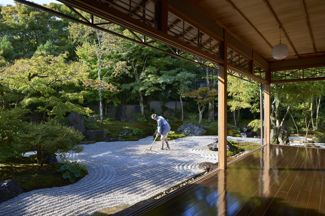 砂紋引き体験（日本語対応）