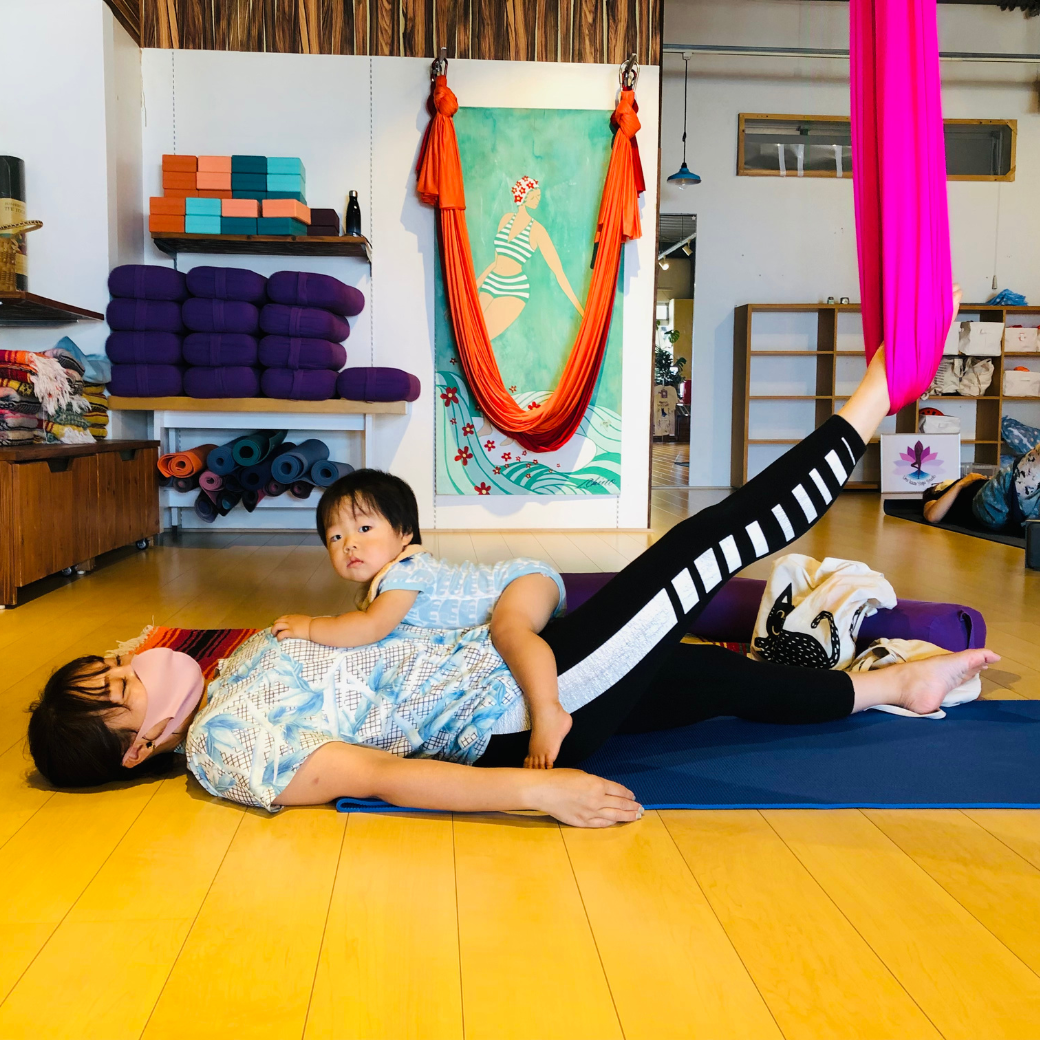 2月からスタート【ママと一緒に空中ヨガ★小林　綾子・MEGUMI】